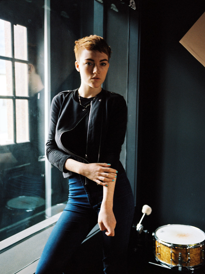 Chloe Howl photographiée par Giasco Bertoli pour Stage of the Art au Red Bull studios Paris
