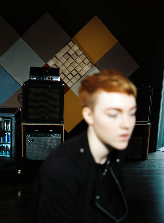 Chloe Howl photographiée par Giasco Bertoli pour Stage of the Art au Red Bull studios Paris